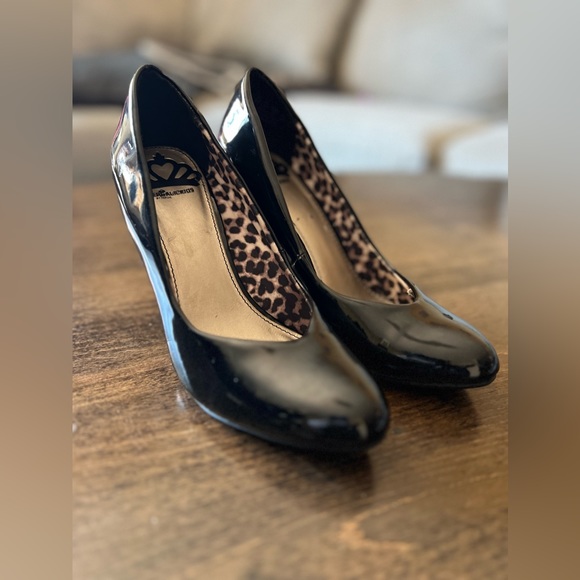 Pumps by Fergie size 6 - Picture 2 of 7